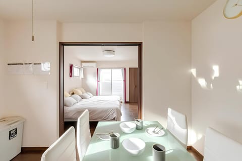 Kitchen or kitchenette, Photo of the whole room, Dining area