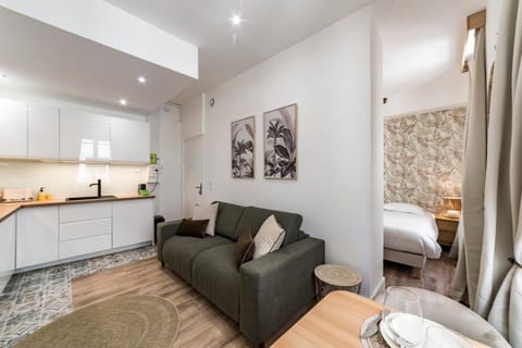 Kitchen or kitchenette, Living room, Seating area