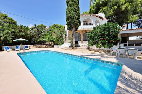 Property building, Day, Garden, Garden view, Pool view, Swimming pool, sunbed