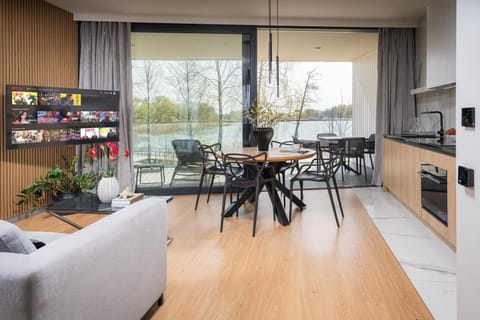 Living room, Lake view