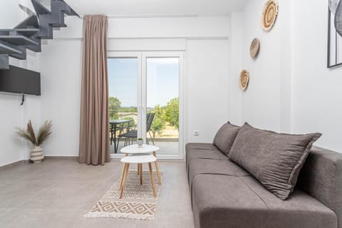 TV and multimedia, View (from property/room), Balcony/Terrace, Living room, Seating area