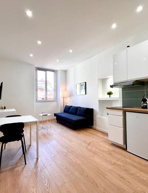 Bed, Kitchen or kitchenette, Living room, Photo of the whole room, Dining area, Bedroom, stove