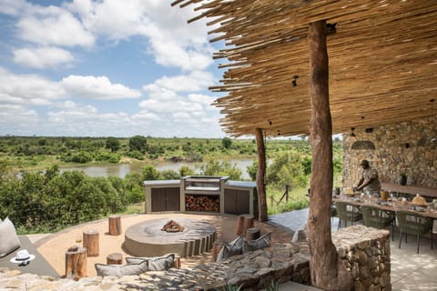 Patio, Natural landscape, BBQ facilities, View (from property/room), Dining area