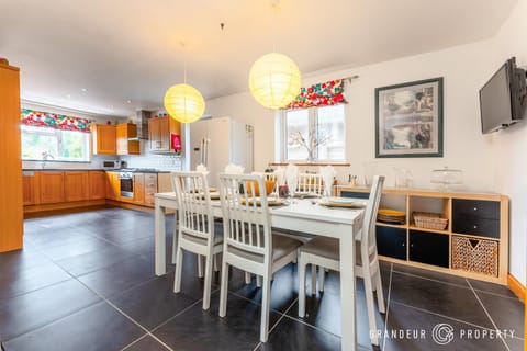 Bracken Bliss by Grandeur Property House in Ferndown