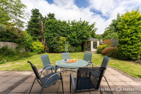 Bracken Bliss by Grandeur Property House in Ferndown