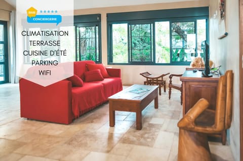 Property building, TV and multimedia, Living room, Decorative detail