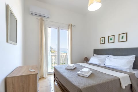 Bed, Photo of the whole room, Bedroom, towels, air conditioner