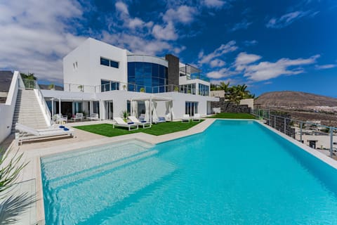 Natural landscape, Mountain view, Pool view, Swimming pool