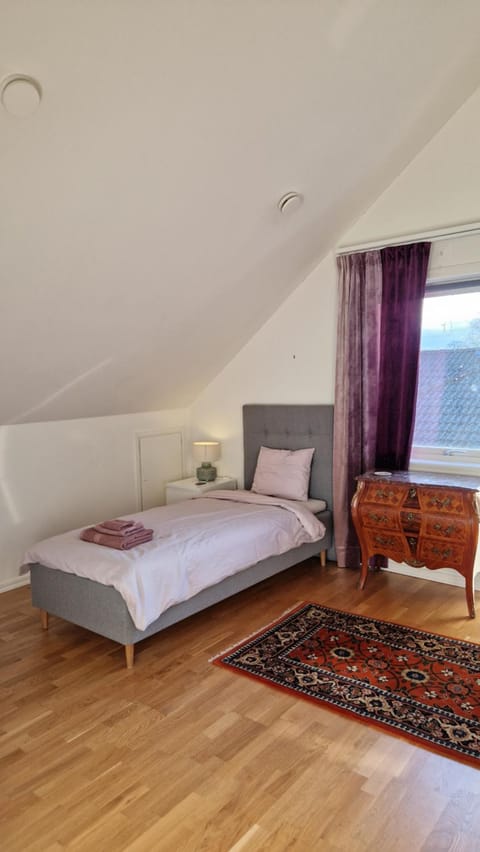 Lila rummet - Rum i familjärt boende, 1 tr upp - Sängkläder och handdukar ingår Vacation rental in Kalmar County, Sweden