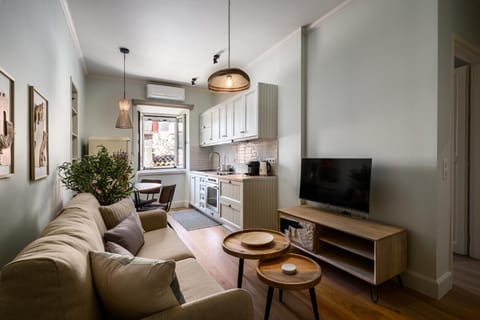 TV and multimedia, Kitchen or kitchenette, Living room, Seating area
