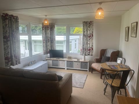 Hideaway Chalet in Nolton and Roch