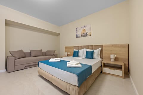 Bed, Photo of the whole room, Seating area, Quiet street view, towels