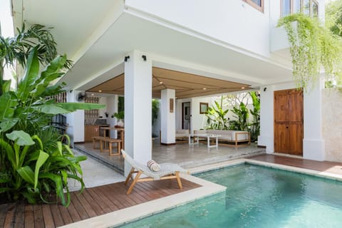 Natural landscape, Garden, Garden view, Swimming pool, sunbed