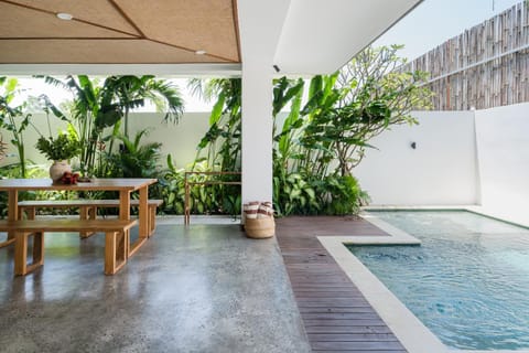 Patio, Garden view, Swimming pool, sunbed