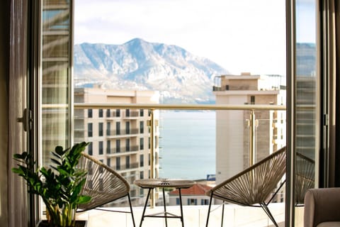 Day, Natural landscape, View (from property/room), Balcony/Terrace, Mountain view, Sea view
