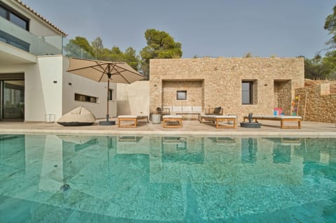 Patio, Pool view, Swimming pool, sunbed