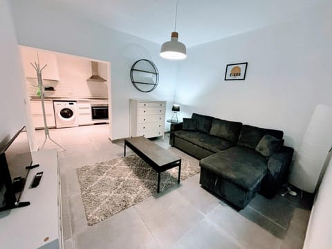 TV and multimedia, Kitchen or kitchenette, Living room, Seating area, Dining area