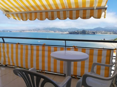 View (from property/room), Balcony/Terrace, City view, Mountain view, Sea view, Street view, Quiet street view