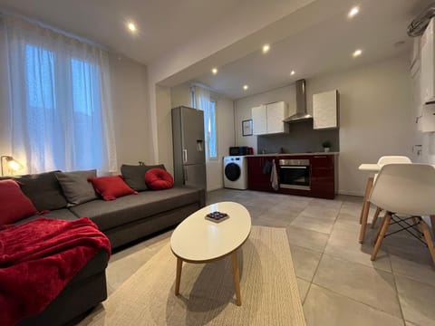 TV and multimedia, Coffee/tea facilities, Kitchen or kitchenette, Living room, Seating area, Dining area, Quiet street view, heating, internet, microwave, oven, stove, washing machine