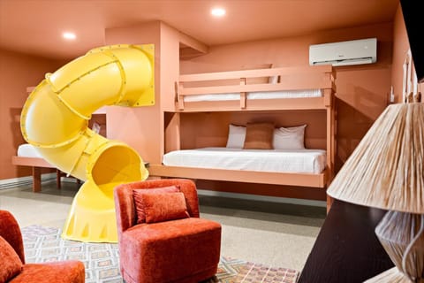 Pickleball & Mini Golf Karaoke Game Room House in Glendale