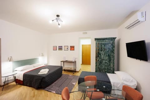 Dante Apartament for Group and Family By HouseinNaples Apartment in Naples