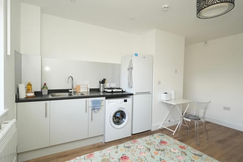 Kitchen or kitchenette, stove, washing machine