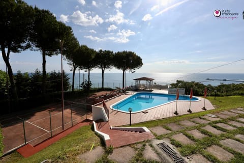 Tennis court, Sea view, Swimming pool