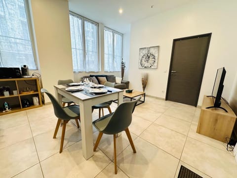 Living room, Dining area