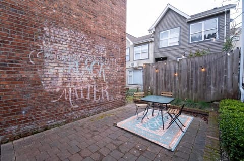 Adorable Cozy House with Parking and Loft! House in Capitol Hill