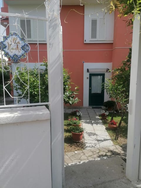 Property building, Facade/entrance, Garden view