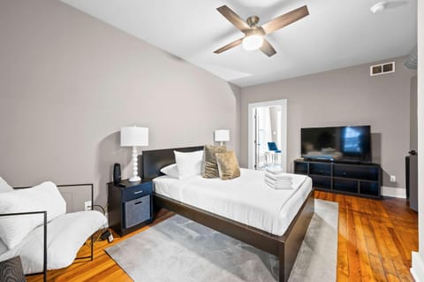 1BR - Walk to Convention Center & Stadiums Apartment in Covington