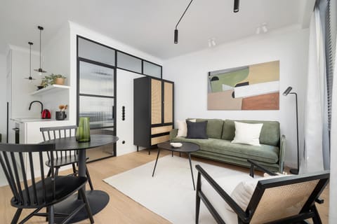 Kitchen or kitchenette, Living room, Seating area, Dining area