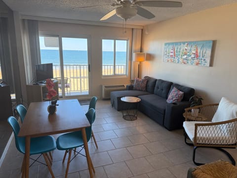 Oceanfront condo, ocean view and indoor pool House in Virginia Beach