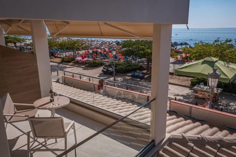 View (from property/room), Balcony/Terrace, Location