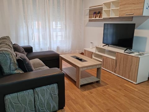 Communal lounge/ TV room, TV and multimedia, Living room, Seating area, Evening entertainment