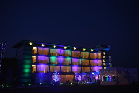 Facade/entrance, Bird's eye view