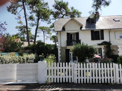 Grande Chambre équipée dans maison Bauloise proche mer kitch sde wc lit 160 Vacation rental in Pornichet
