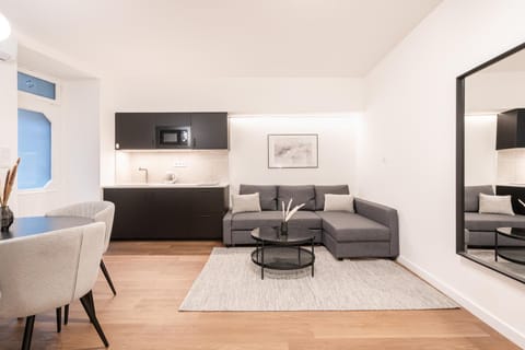 Kitchen or kitchenette, Living room, Photo of the whole room, Seating area, Dining area