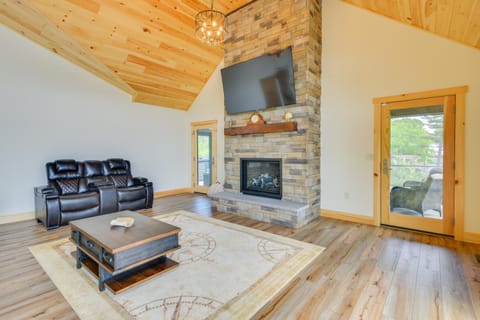 Hot Tub and Dock Waterfront Wellesley Island Home! House in Wellesley Island