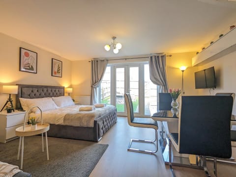 Large 4-Bedrooms House Near Centre Free Parking House in Liverpool