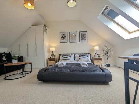 Large 4-Bedrooms House Near Centre Free Parking House in Liverpool