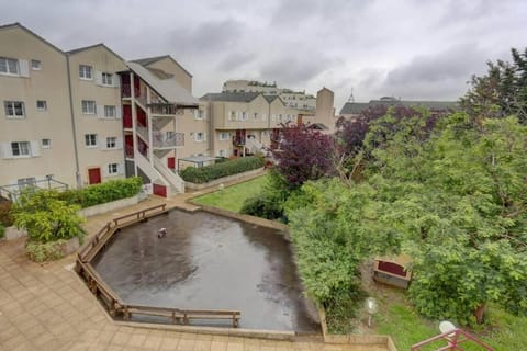 Le Nid Douillet Apartment in Montigny-le-Bretonneux