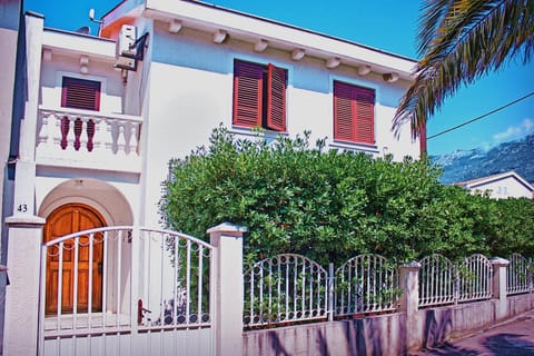 Property building, Day