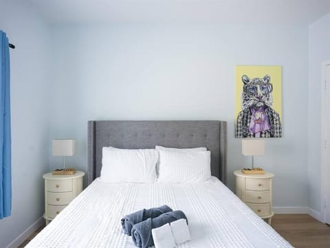 Family Renovated Home, Netflix, AC, WD, Putt Putt Apartment in Fullerton