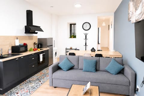 Kitchen or kitchenette, Living room