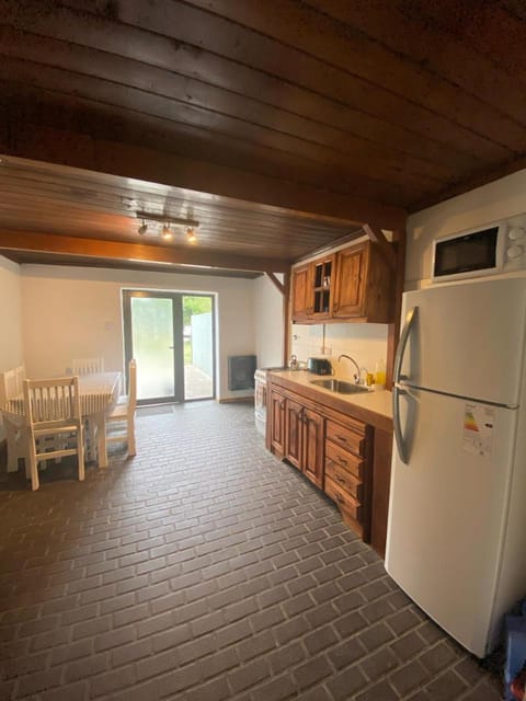 Kitchen or kitchenette, Dining area, oven, pet friendly, stove