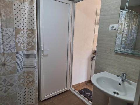 Apartmani Eminovic 2 House in Ohrid