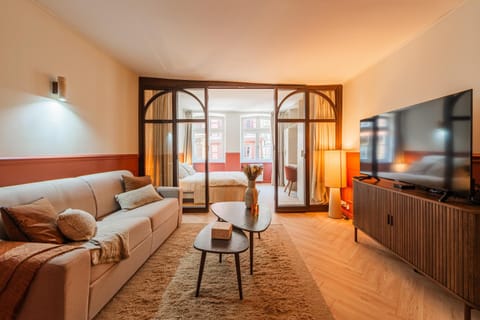 Communal lounge/ TV room, TV and multimedia, Living room, Seating area