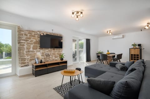 Communal lounge/ TV room, TV and multimedia, Living room, Seating area