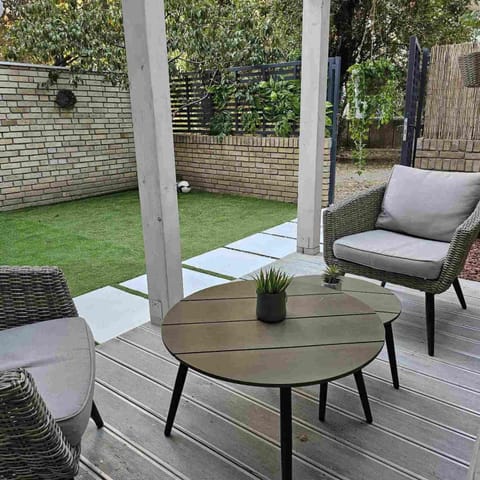 Patio, Garden, Balcony/Terrace, Seating area, Garden view